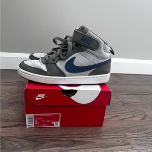 Nike Kids Court Borough mid 2 Basketball shoes (big kid size 5)
